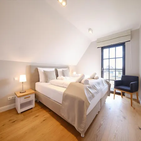 Reetland Am - Luxusplus Reetdachvilla Mit 4 Schlafzimmern, Aussensauna, Loungebereich Und Kamin H10 * Dranske