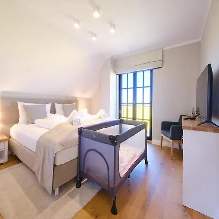 Reetland Am - Luxusplus Reetdachvilla Mit 4 Schlafzimmern, Aussensauna, Loungebereich Und Kamin H10 Dranske