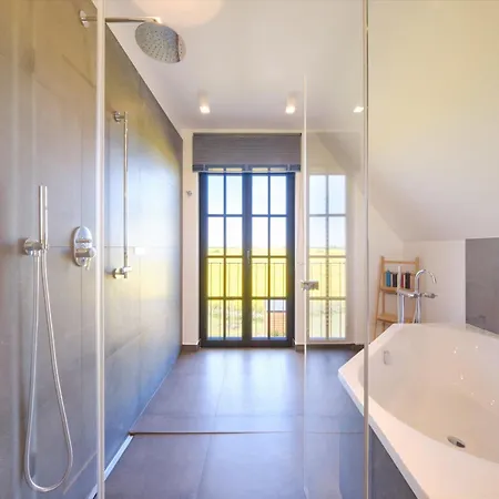 Villa Reetland Am - Luxusplus Reetdachvilla Mit 4 Schlafzimmern, Aussensauna, Loungebereich Und Kamin H10 Dranske