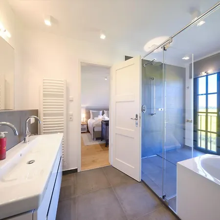 Villa Reetland Am - Luxusplus Reetdachvilla Mit 4 Schlafzimmern, Aussensauna, Loungebereich Und Kamin H10 *