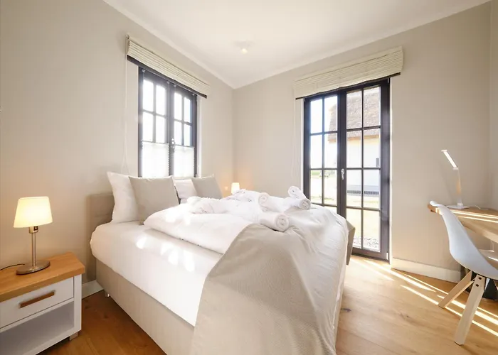 Villa Reetland Am - Luxusplus Reetdachvilla Mit 4 Schlafzimmern, Aussensauna, Loungebereich Und Kamin H10 Dranske