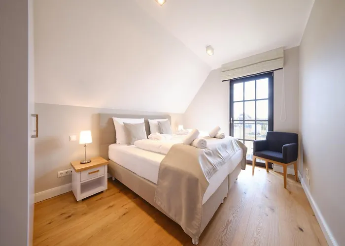Reetland Am - Luxusplus Reetdachvilla Mit 4 Schlafzimmern, Aussensauna, Loungebereich Und Kamin H10 * Dranske