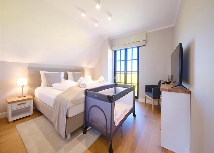 Reetland Am - Luxusplus Reetdachvilla Mit 4 Schlafzimmern, Aussensauna, Loungebereich Und Kamin H10 Dranske