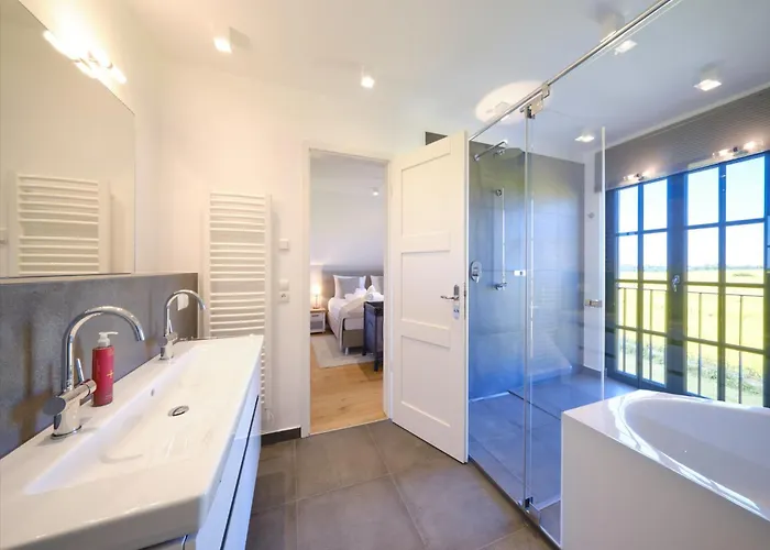 Villa Reetland Am - Luxusplus Reetdachvilla Mit 4 Schlafzimmern, Aussensauna, Loungebereich Und Kamin H10 *